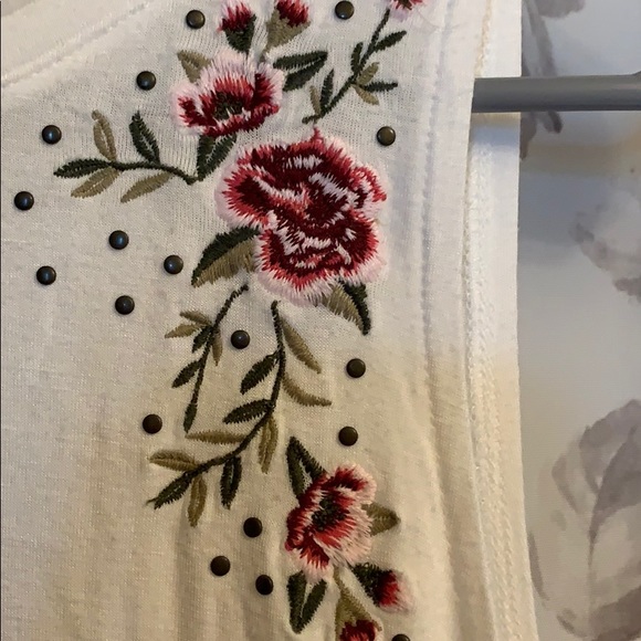 White blouse - Picture 2 of 2